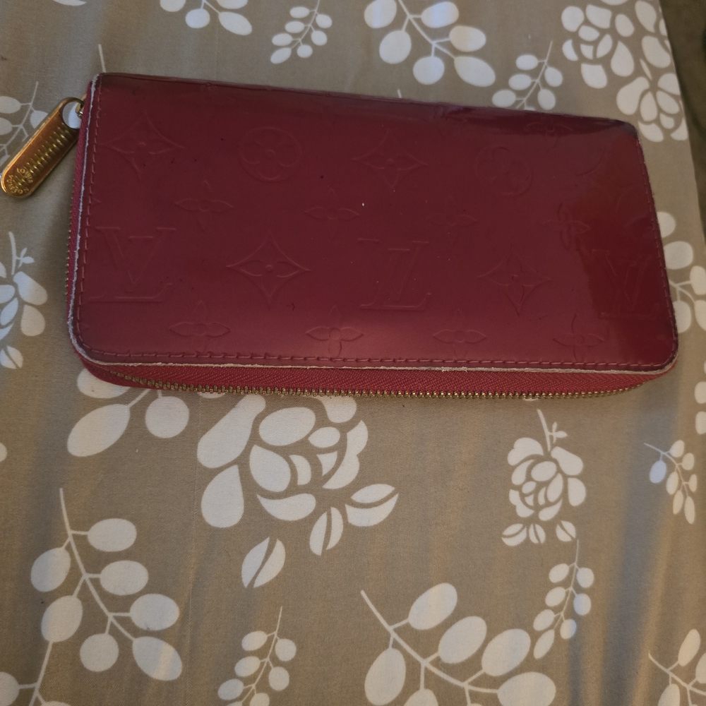 Red Vernis Louis Vuitton Wallet - Picture 2 of 11